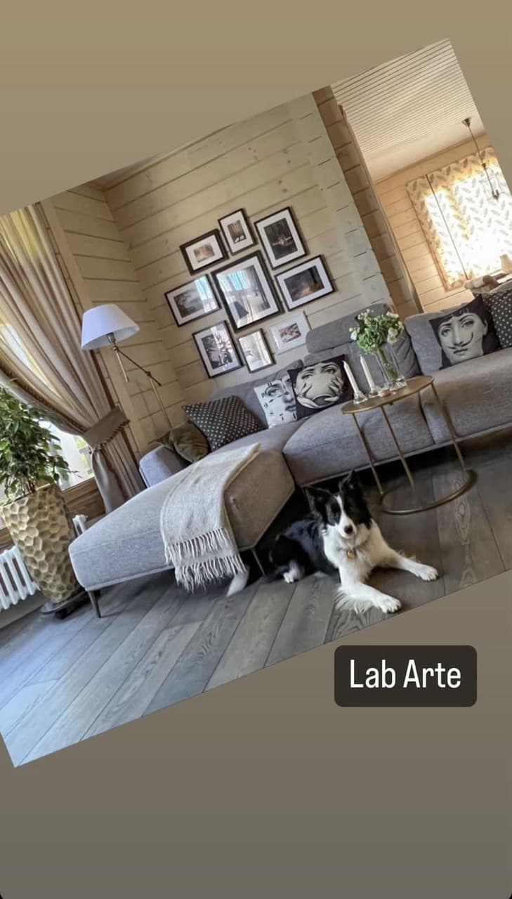 Каминная зона с натуральным деревянным полом