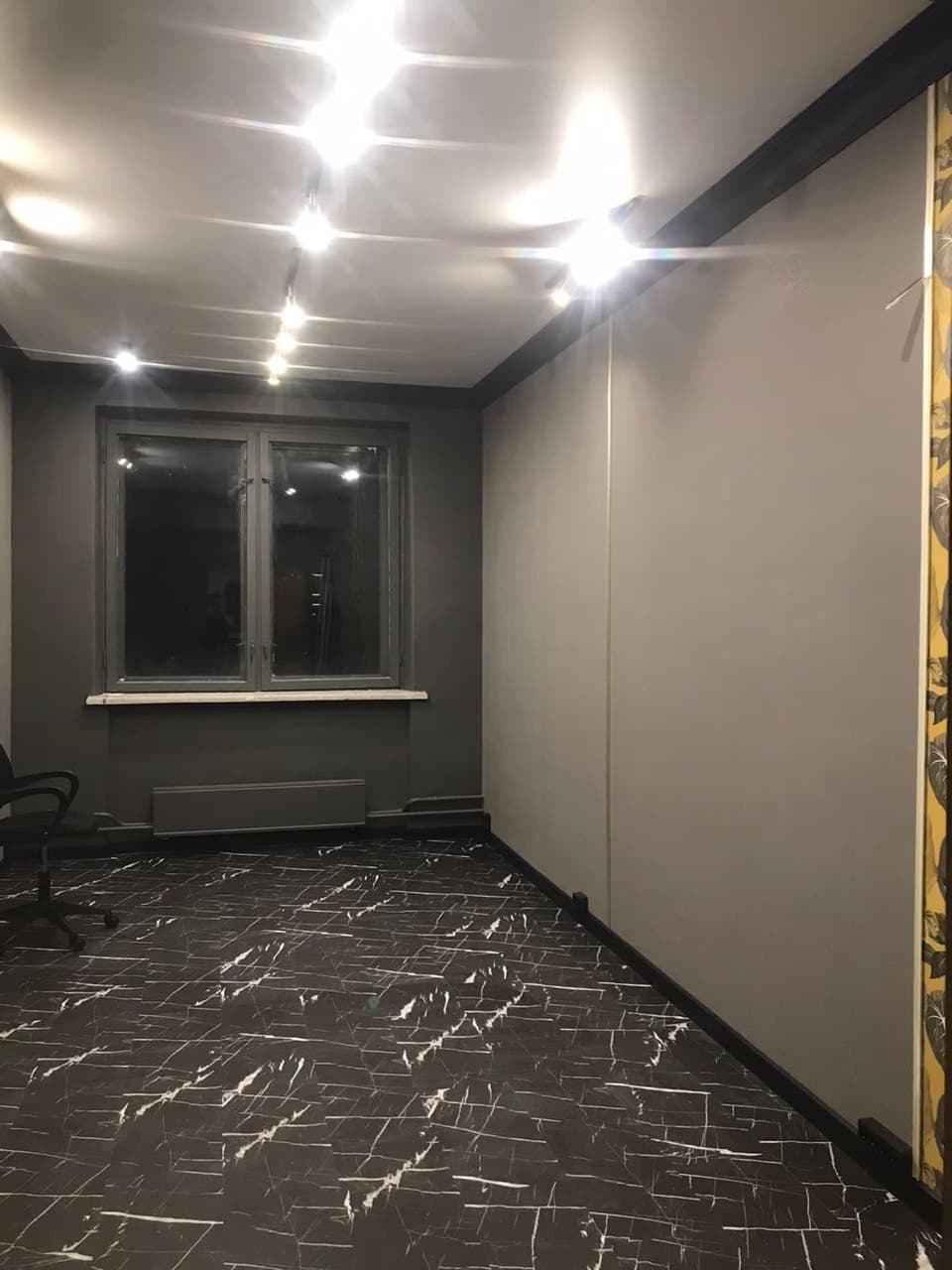 Игровая комната с единым напольным контуром