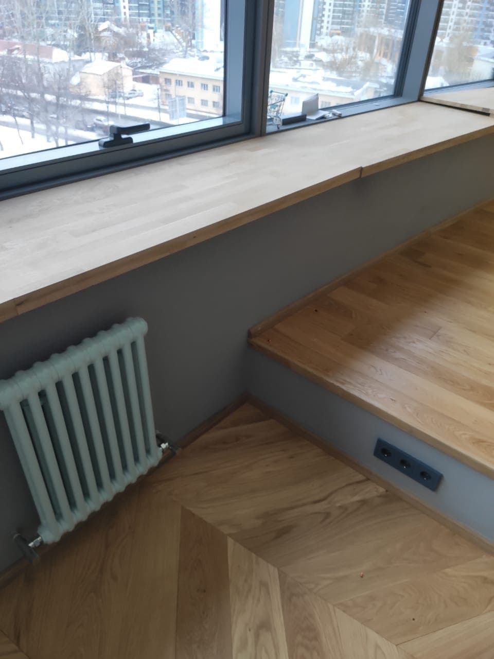 Офисное пространство с нейтральным покрытием